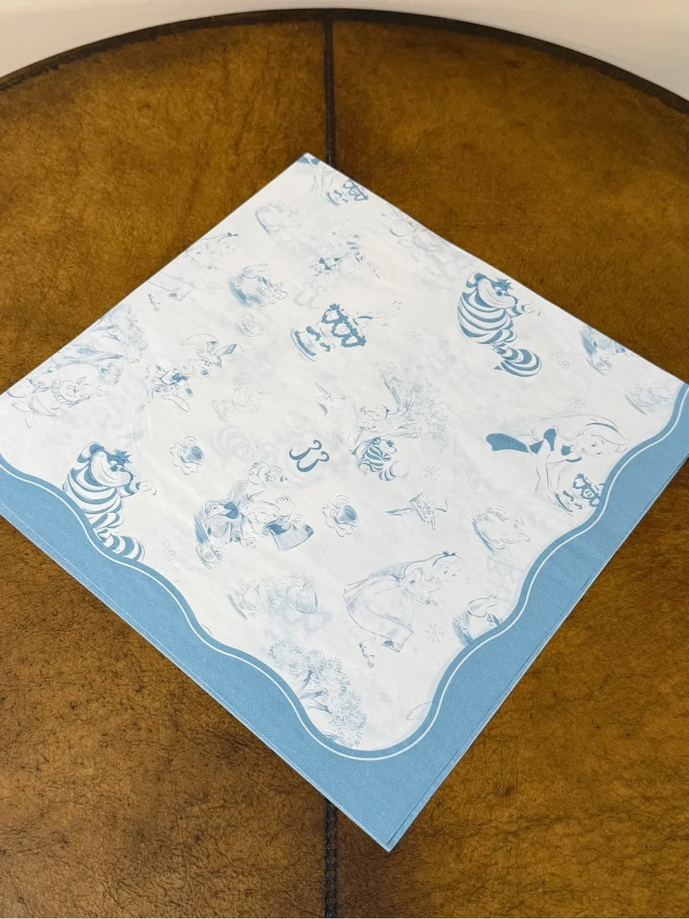 New Disneyland Club 33 Alice In Wonderland Medium Size Gift Bag & Paper Set
